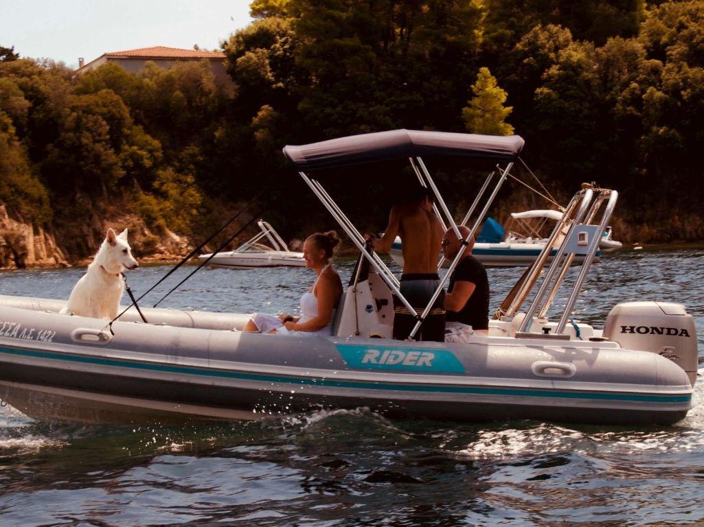 Rental Boats at Kanapitsa Beach: Special Rates for our Villa Maestrali Guests