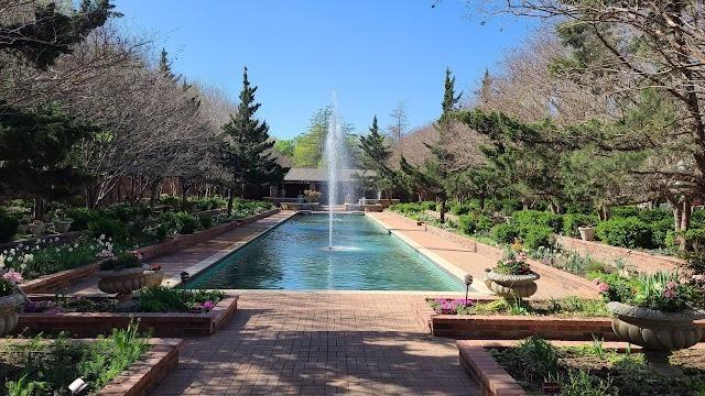 Experience Nature's Beauty at Clark Gardens Botanical Park